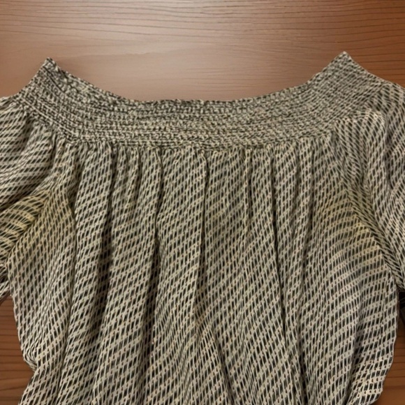 Theory 100% Silk Sheer Tunic Women's Shirt Size P Hajar Off-the-Shoulder Smocked - Picture 3 of 8